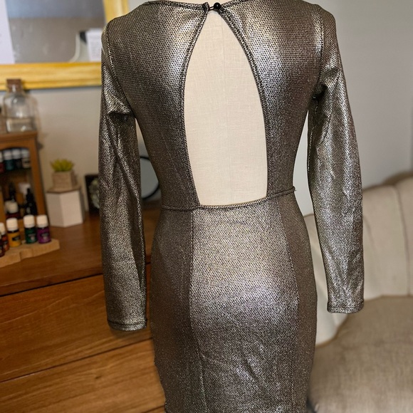 ✨ Charlotte Russe Black & Gold Polyester/Spandex Long Sleeve Dress NWT - Picture 3 of 6